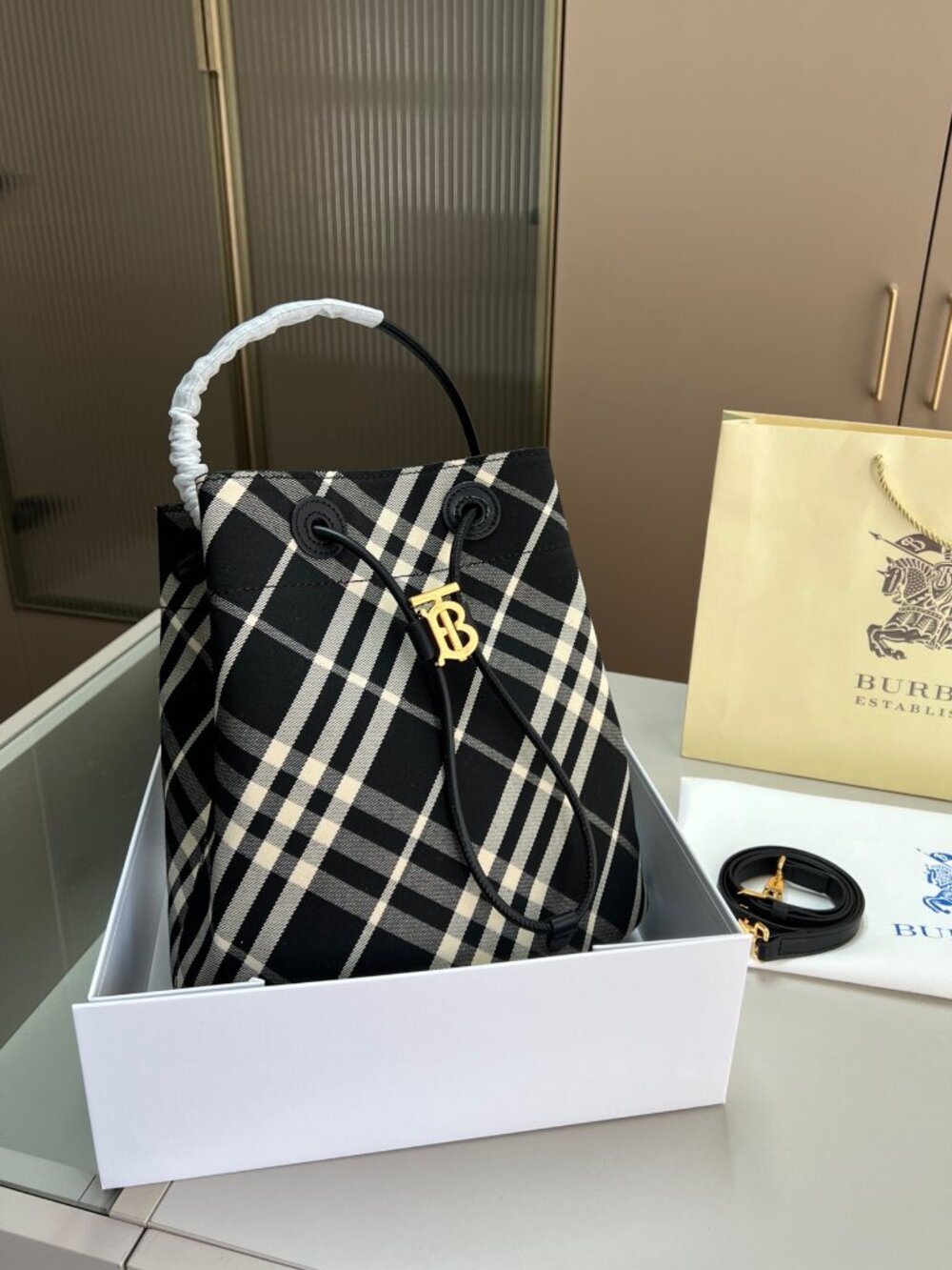 Burberry bag - Picture 6 of 7